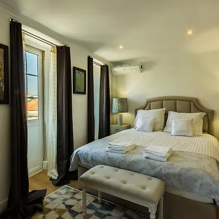 Lisbon4real: Deluxe 3br In Principe Real Lägenhet