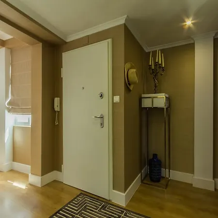 Lisbon4real: Deluxe 3br In Principe Real Lejlighed *
